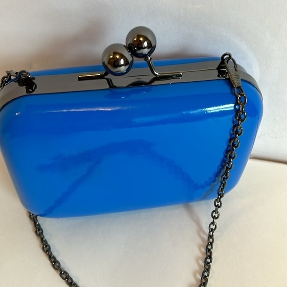 Blue Padded Pillbox snap Close Purse with detachable Chain - Picture 3 of 6